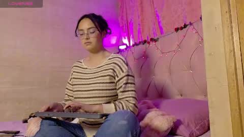 Snapshot of manumeow_ chatting on 05.17.26 Manu online show from 05.17.26