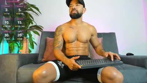 Snapshot of maofenix chatting on 03.10.25 MAOFENIX online show from 03.10.25