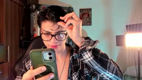 Snapshot of mar_alexis chatting on 09.30.25 mar_alexis online show from 09.30.25