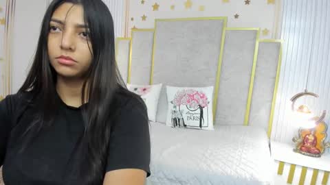 Snapshot of maraluna_ chatting on 11.28.25 Maraluna online show from 11.28.25