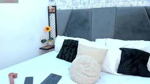 Snapshot of maray_lous chatting on 11.27.25 Maray Lous online show from 11.27.25