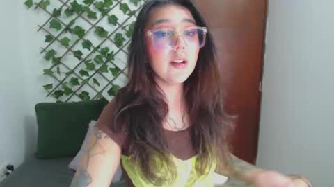 Snapshot of marce_bunny chatting on 09.15.25 Marcela online show from 09.15.25