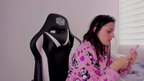 Snapshot of mardybum_ chatting on 02.11.25 Maria online show from 02.11.25