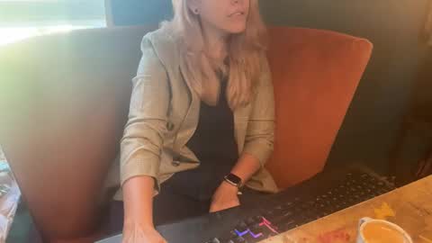 Elle online show from 10.29.25