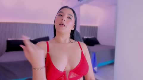 Snapshot of maria_flowers chatting on 09.20.25 MARIA online show from 09.20.25