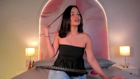 Snapshot of maria_gil chatting on 05.22.26 Maria online show from 05.22.26