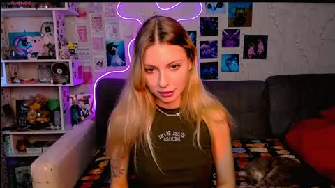 Snapshot of maria_hunt chatting on 12.12.24 Maria online show from 12.12.24