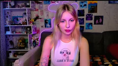 Snapshot of maria_hunt chatting on 12.20.24 Maria online show from 12.20.24