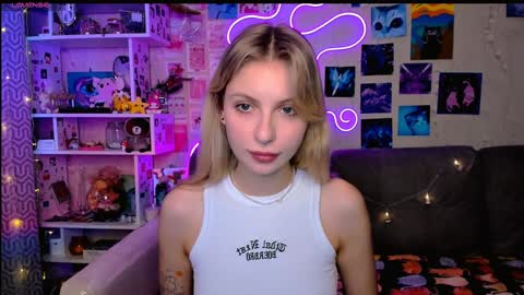 Snapshot of maria_hunt chatting on 12.21.24 Maria online show from 12.21.24