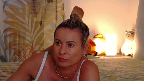 Snapshot of mariafame chatting on 04.24.26 NEW ACCOUNT MariaMIlan online show from 04.24.26
