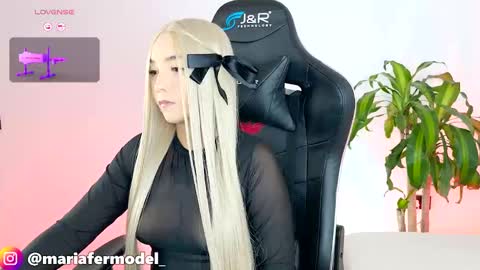 Maria Fer online show from 10.15.25