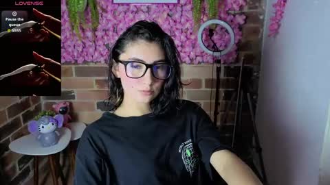 Snapshot of mariagh_ chatting on 04.22.26 Maria online show from 04.22.26