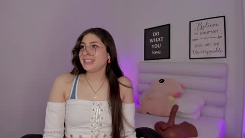 Snapshot of mariam_scott18 chatting on 12.21.24 Mariam online show from 12.21.24