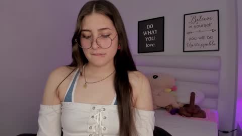 Snapshot of mariam_scott18 chatting on 12.22.24 Mariam online show from 12.22.24