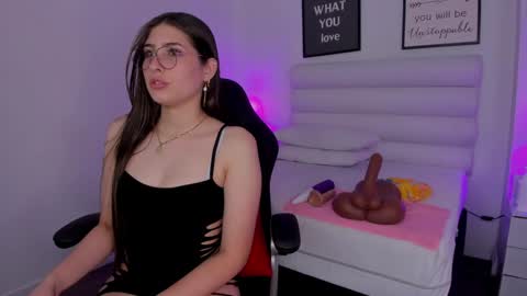 Snapshot of mariam_scott18 chatting on 01.22.25 Mariam online show from 01.22.25