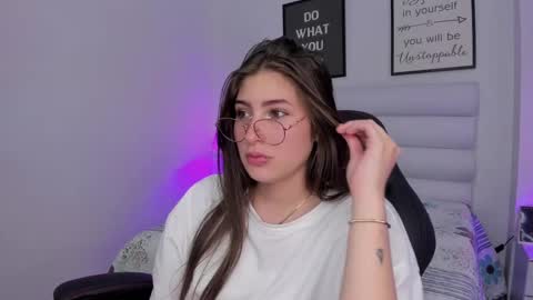 Snapshot of mariam_scott18 chatting on 03.04.25 Mariam online show from 03.04.25