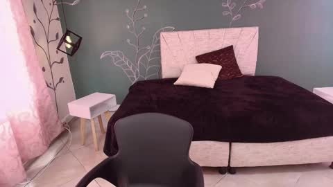 Snapshot of mariamcute_ chatting on 02.20.25 M A R I A N A online show from 02.20.25