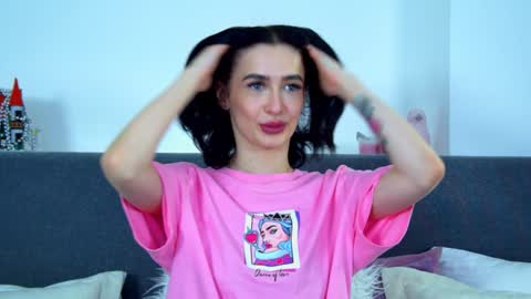 Snapshot of mariamenson chatting on 01.25.25 MariaMenson online show from 01.25.25