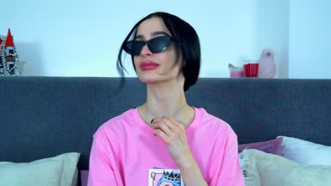 Snapshot of mariamenson chatting on 01.25.25 MariaMenson online show from 01.25.25