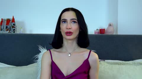 Snapshot of mariamenson chatting on 01.28.25 MariaMenson online show from 01.28.25