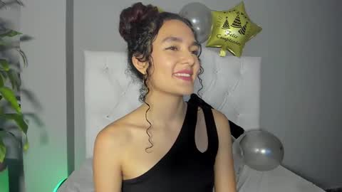 Snapshot of marian_skinny chatting on 12.10.24 Marian online show from 12.10.24