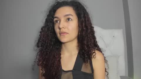 Snapshot of marian_skinny chatting on 01.04.25 Marian online show from 01.04.25