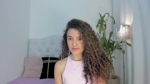 Snapshot of marian_skinny chatting on 10.18.25 Marian online show from 10.18.25