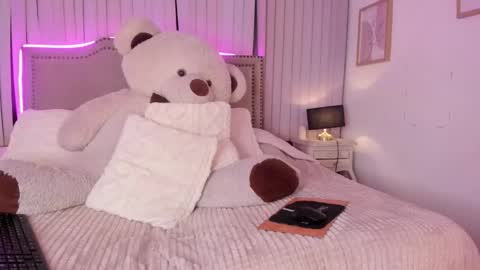 Snapshot of mariana__thompson chatting on 03.27.26 mariana__thompson online show from 03.27.26
