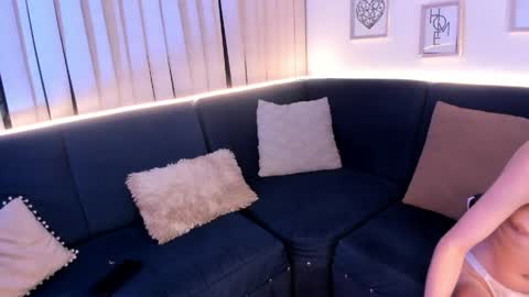 Snapshot of mariana__thompson chatting on 04.22.26 mariana__thompson online show from 04.22.26