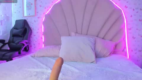 Snapshot of mariana_babe_ chatting on 02.20.25 mariana_babe_ online show from 02.20.25