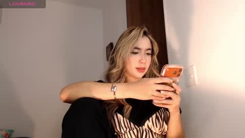 Snapshot of mariana_es chatting on 07.15.26 Mariana online show from 07.15.26