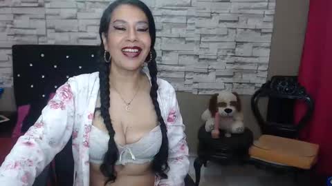 Snapshot of mariana_night chatting on 11.18.25 mariana_night online show from 11.18.25