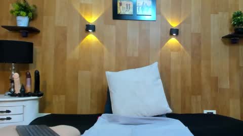 Mariana Angel online show from 01.11.25