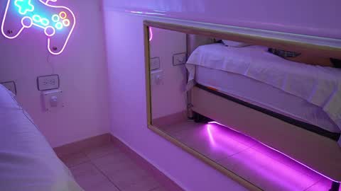 marianagiraldo_ online show from 04.28.26