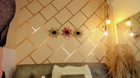 Snapshot of marianeporter_ chatting on 12.03.25 marianeporter online show from 12.03.25