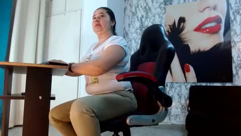 Snapshot of mariani_smith chatting on 10.05.25 Mariani online show from 10.05.25