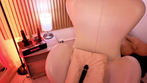 Marian Love  online show from 09.28.25