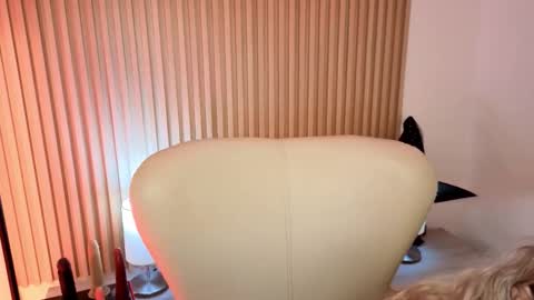 Marian Love  online show from 10.18.25