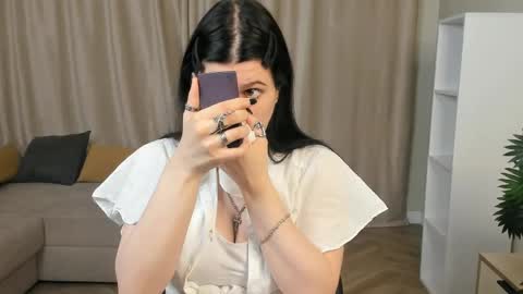 Snapshot of marianmollberg chatting on 05.19.26 Marian online show from 05.19.26