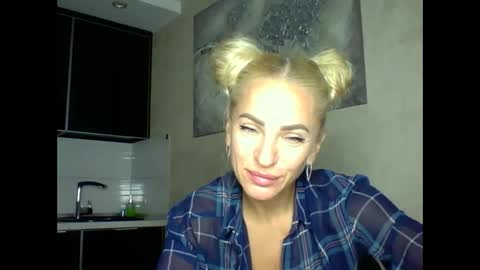 Snapshot of marianna1977 chatting on 10.10.25 marianna1977 online show from 10.10.25