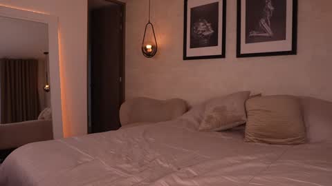 MARIANA  online show from 09.18.25