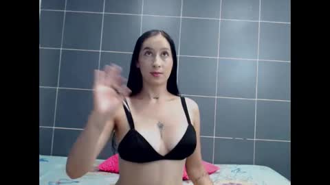 Snapshot of marianngell chatting on 10.29.25 Mariangel online show from 10.29.25