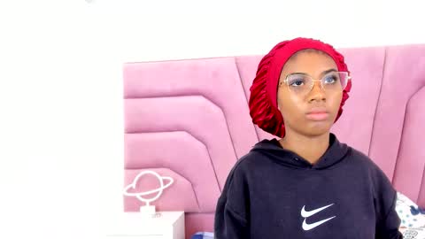 Snapshot of marianrosse chatting on 10.12.25 marianrosse online show from 10.12.25