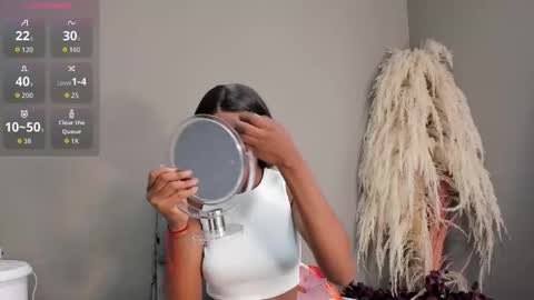 Snapshot of marianrosse chatting on 11.15.25 marianrosse online show from 11.15.25