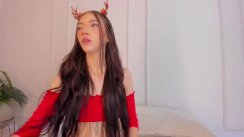 Snapshot of mariapettit chatting on 12.24.24 Maria Pettit online show from 12.24.24