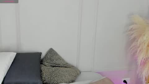 Maria Pettit online show from 02.04.26