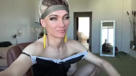 Snapshot of maridekoks chatting on 04.19.26 Mari online show from 04.19.26