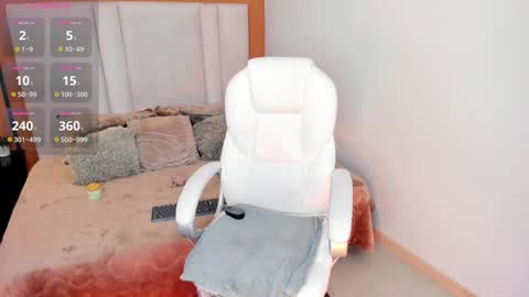 Snapshot of marie_bass chatting on 11.24.25 marie_bass online show from 11.24.25