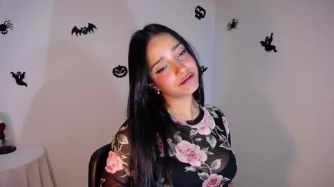 Snapshot of marie_daved chatting on 10.30.25 Nicolle online show from 10.30.25