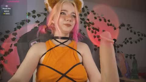 Snapshot of mariel_a_gold chatting on 10.06.25 Mariel Gold online show from 10.06.25